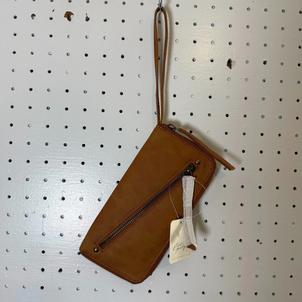 Free People Zip Wristlet Wallet Brown Vegan Leather Travel Clutch - One Size NWT